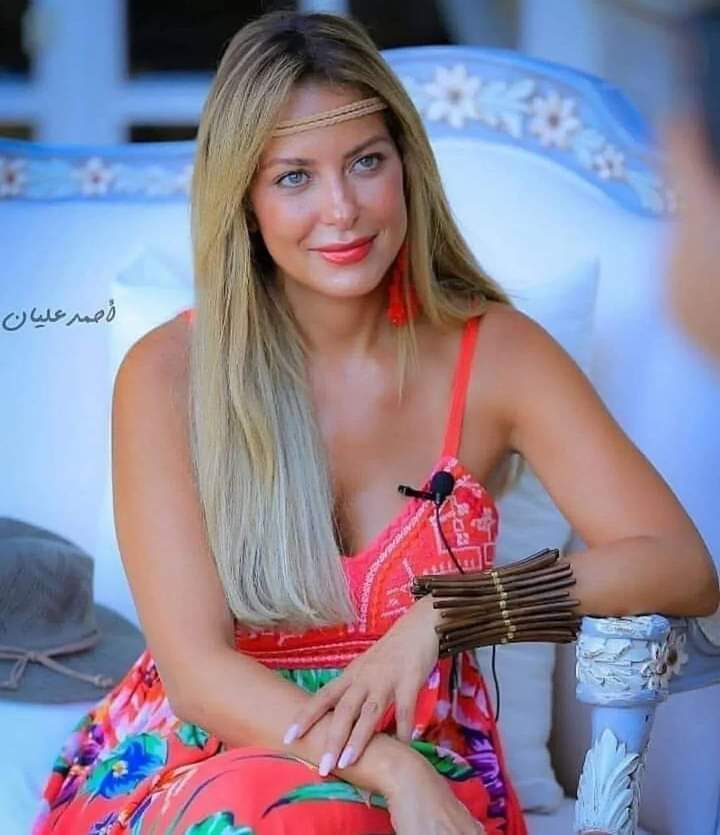 ساحبك حبيبتي كم يشتهي قلبي  
ساحبك كم يأمرنا نبض قلبي ليس كم يرغب عقلي
ساحبك مع كل اشرقت شمس وفي الليل يذيد الهيب 
ساحبك لو كان بيننا كل المسافات ساجعل من دم بحر ومن قلبي سفينه ابحر بها وأقطع البحار والمحيطات حتي اسكن حضنك وهذا يكفيني