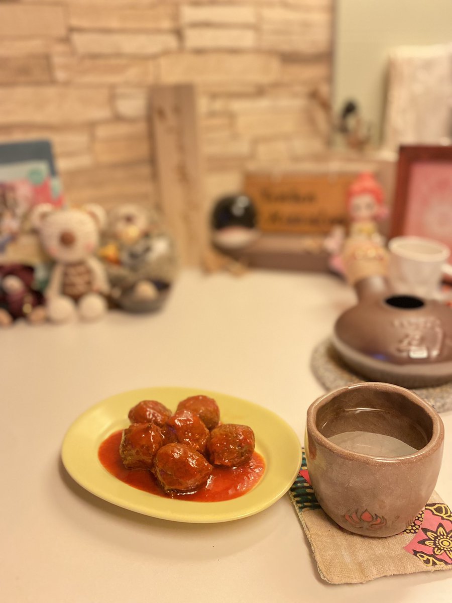 sujata_chihiro's tweet photo. #イトーヨーカドー で
#大豆ミート のミートボールを
見つけました🥢✨
先日の開封ライブでご紹介した
浜松のハルちゃんからの
バースデーギフトの
#OVALPLATE によそって、
美味しくいただきました😋 https://t.co/Wh2KnMP1yV