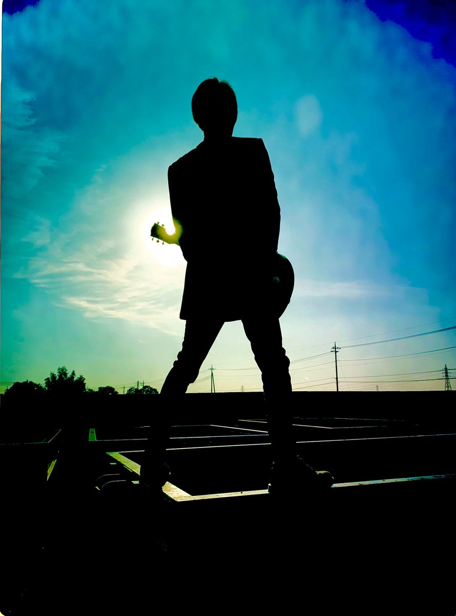 THE__ETs's tweet photo. <ご報告!!!>
THE ET'S 2015年8月に結成して今年で8年目になりますがギターのKUMEKAWA ETがバンド活動を停止します!!!期間は無期限です!!!
結婚して娘が産まれたので今後は家族活動に専念します!!!
今まで関わった全ての方に心から感謝!!!本当にありがとうございました!!!
いつかまた復活ステージで!!! https://t.co/qyOUgVbviA