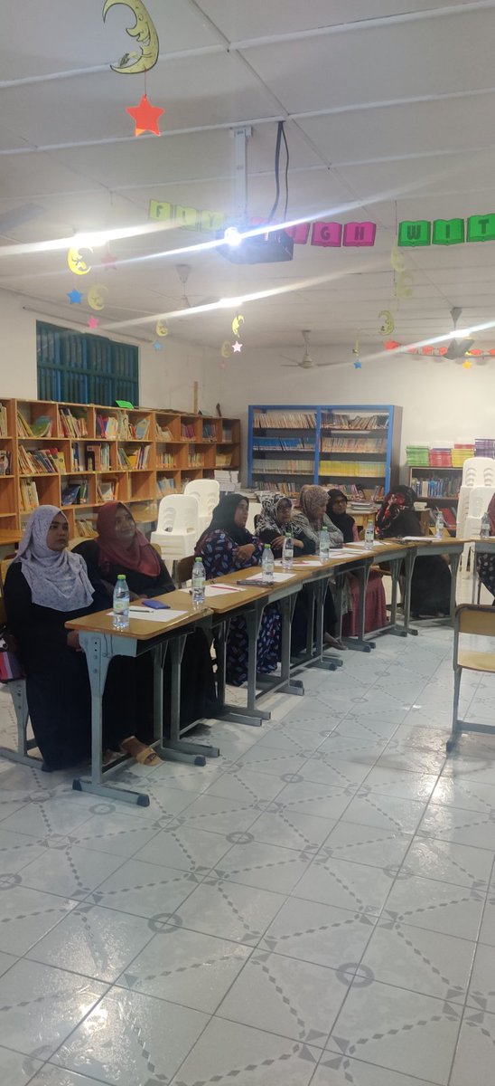 MaldivesFamilyF's tweet photo. Youth ge ehy gai k kaashidhoo council aa wdc aa gulhigen "mintheege thaafthu kurun nahthaalun" awareness 
#kaashidhoo #session 
@MoYSCEmv @MVIaffairs @MoGFSSmv https://t.co/UY8pz5qhxY