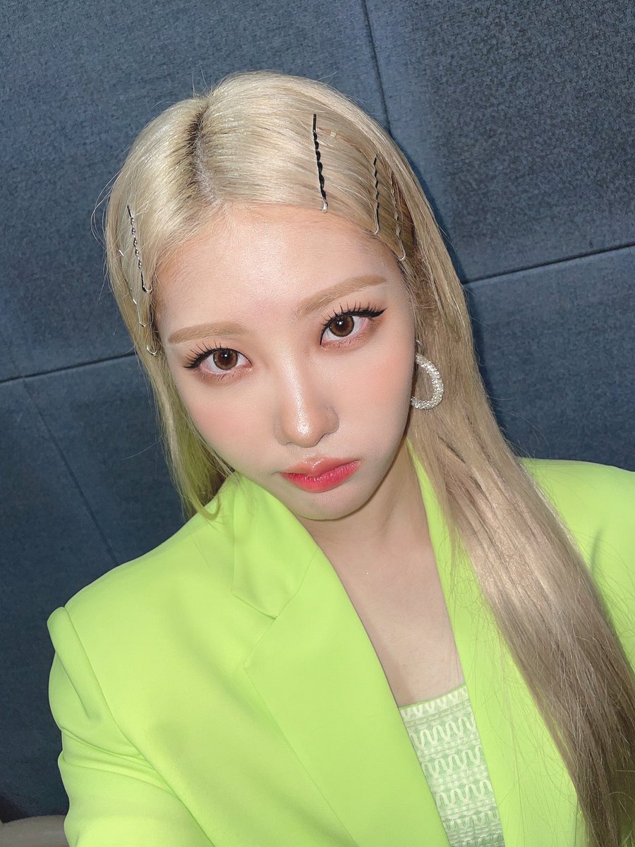 SsFancafe's tweet photo. [TWITTER]

[#Chein]

I'm all the Bbong!👀

#채인 #PURPLE_KISS #퍼플키스 #Nerdy  #Geekyland #Dal https://t.co/SRzyG8JANv