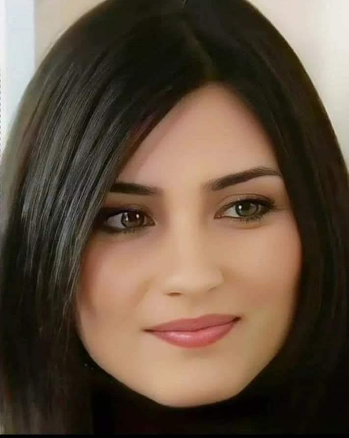 ✍ﻫﻞ ﺃﺧﺒﺮﺗﻚ ﻳﻮﻣﺂ 
ﺃﻧﻲ ﺃﻧﺴﻰ ﻛﻞَ ﺃﻟﻤﻲ                                   ﻋﻨﺪﻣﺎﺃﺣﺎَﺩﺛﮕﻚ
وفي هذا الوقت تحديدآ
أود أن أخبـرك
أنني أفتقدك گثير وأشتاق لك..وأحبك جداً
غآئبي عند رؤيتگ ترتبك نبضآت قلبي
وتنبض بسرعة
وكآنه يقول انا أنبض لأجلك و سأعيش لآجلك