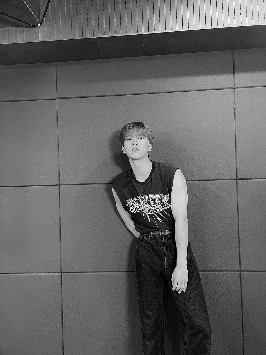 DIA_CRUNCH's tweet photo. 사랑하는 디아나 여러분 주말 푹 쉬고 계시나요!
근데 혹시 그거 아세요?!?!
내일 월요일임🤭

#우리디아나 #사랑해요 #현오 https://t.co/PhkA38kYaG