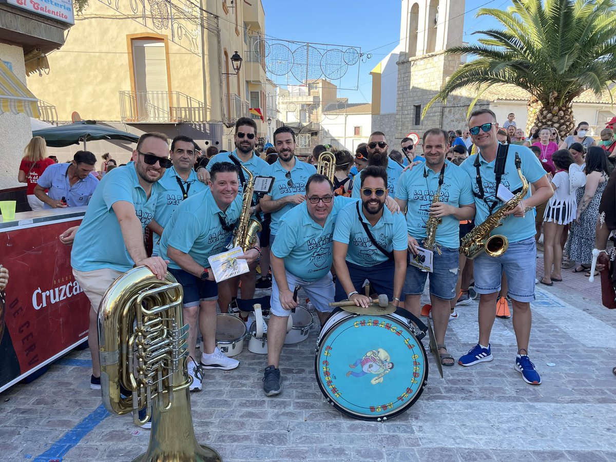 labandadelmere's tweet photo. En la tarde de ayer estuvimos amenizando las FIestas de Fuerte del Rey 🎷🎺 https://t.co/Xowms51RH6