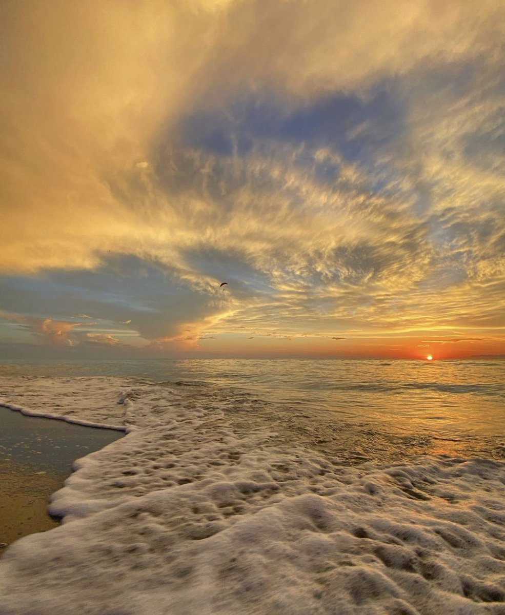 piitures's tweet photo. Sunset https://t.co/PVKjlH9nt3