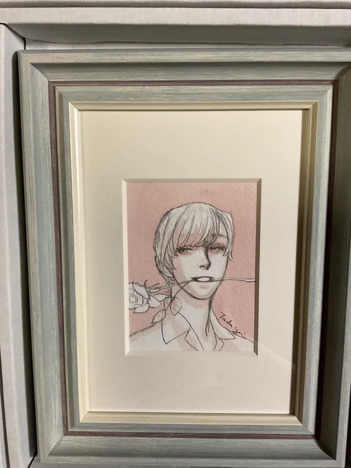 画廊さんから届いたものを昨日、画材屋さんで額を選んでマット装してもらいました。千葉拠点に飾ろうと思います。アナログ水彩のブラシのタッチが軽くて透明。プリッティローズピンク。 