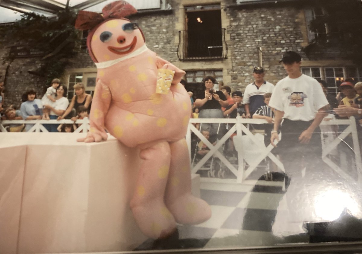 Statsmanuk's tweet photo. This was a find! Some rare footage of my visit to “Dunblobbin” (probably from 94), Noel Edmonds’ short-lived park in Somerset!🤣 Including *that* iconic pic of my Dad getting squashed by Mrs Blobby! Mad times!😝 https://t.co/2tFEwIyxtQ