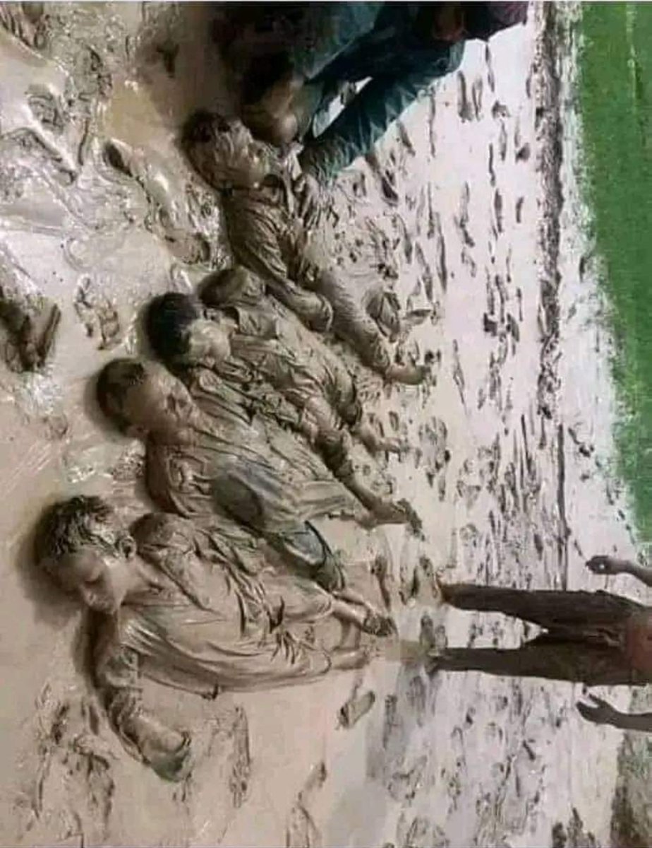 لوګر،نورستان او نورو سیمو کي سیلابونوله امله زمونږ یوشمیر هیوادوال شهیدان شوي،کورونه،ژرندې،کروندې او سړکونه يې له منځه تللي د دې غمیزې امله د قربانیانو ورثو ته د زړه له تله تسلیت وایم . حکومت ، داخلی او خارجی کومک کوونکې باید عاجل لاس په کار شې او متضررینوته عاجلې مرستې ورسوې.