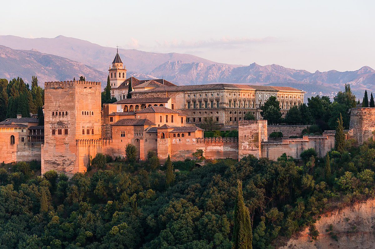 Hola buenas, ¿Nunca te has preguntado cómo el agua llega a la Alhambra y sus fuentes?¿Qué secretos hay debajo de ella?¿Qué pasa si la Alhambra se queda sin agua?

Vamos a darnos una vuelta por ella

[Abro hilo]