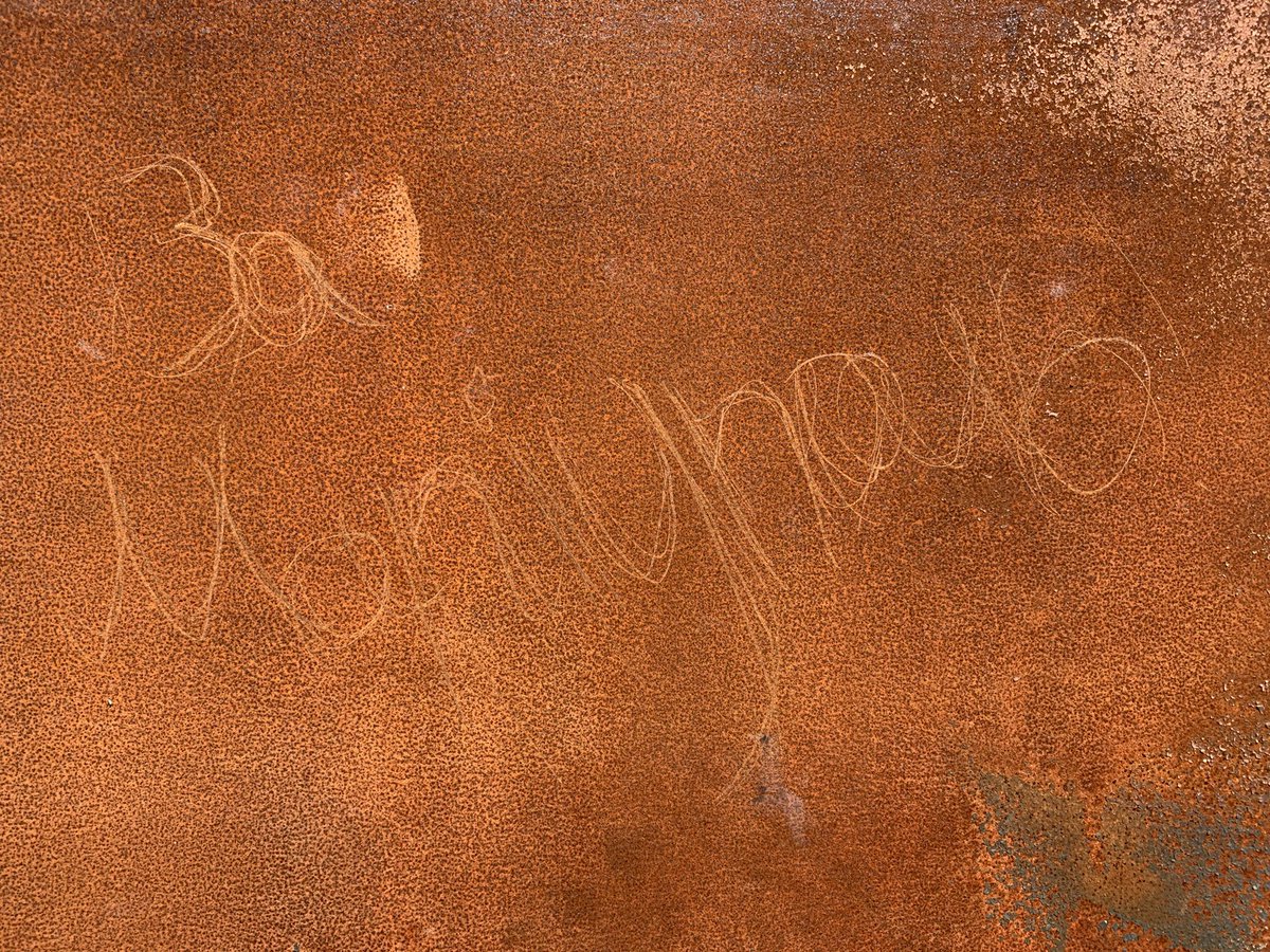 JulianHayda's tweet image. Ukrainians are preparing for a new kind of Independence Day parade this year. Instead of troops marching down Kyiv’s boulevard, the fruits of their labor are: Russian tanks and artillery. Graffiti reading “for Mariupol,” “for Mykolaiv” and other bombed cities etched into metal.