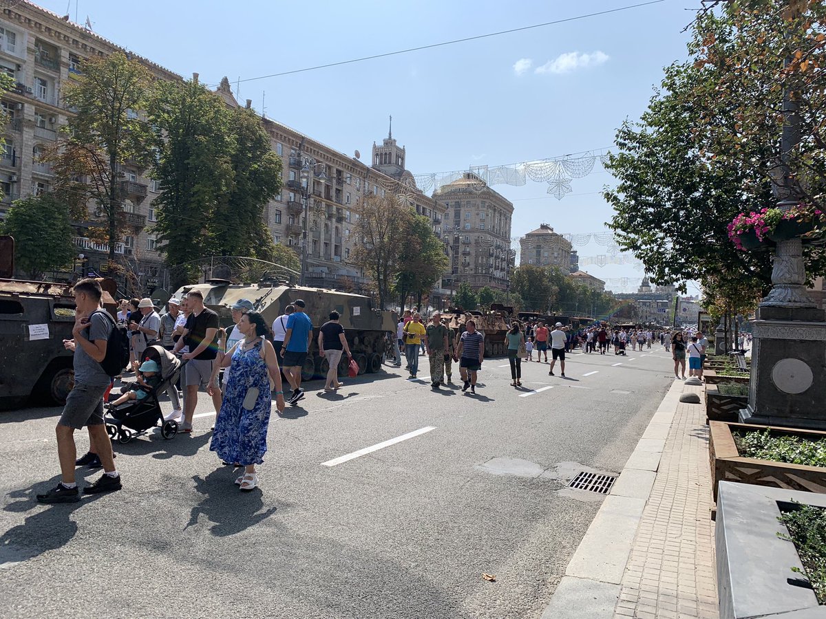 JulianHayda's tweet image. Ukrainians are preparing for a new kind of Independence Day parade this year. Instead of troops marching down Kyiv’s boulevard, the fruits of their labor are: Russian tanks and artillery. Graffiti reading “for Mariupol,” “for Mykolaiv” and other bombed cities etched into metal.