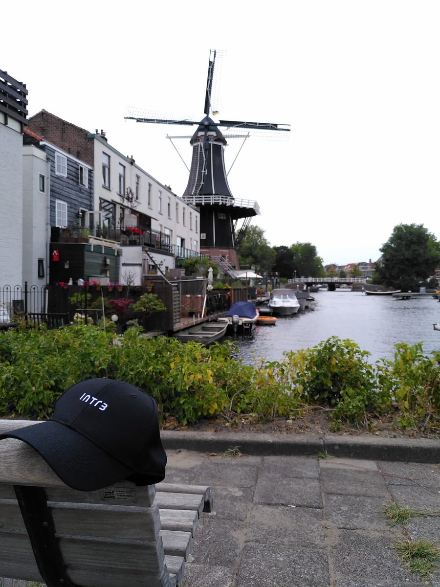 Le avventure del #berrettoI3 - Dopo tanto girovagare sulle vette, ecco un’escursione nei Paesi Bassi. Questo Berretto Intré non smette di stupirci!