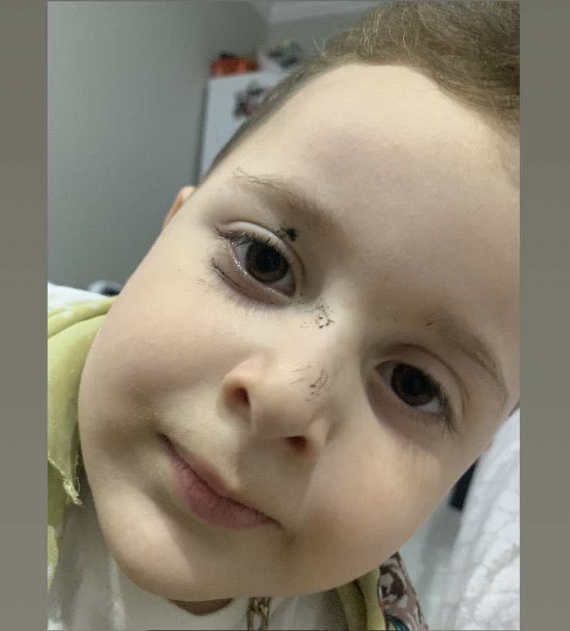 Alpi (yeğen) uyandırma servisi. Size de günaydın😑
#günaydın 
#pazar