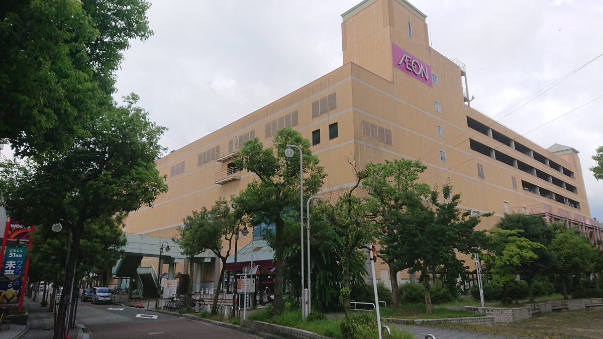 MYCAL_Love's tweet photo. イオン亀岡店
1994年に亀岡サティとして開業。京都は小林ニチイ社長の出身地(京都市だが)ということもあってかかなり気合いの入った物件で、開業時はまさかの２館体制だった。
店内も外装もほとんど改装されておらずサティ時代のまま。しかも94年開業サティにありがちな珍サインが大量に残っている。 https://t.co/yJHeJQDEnb