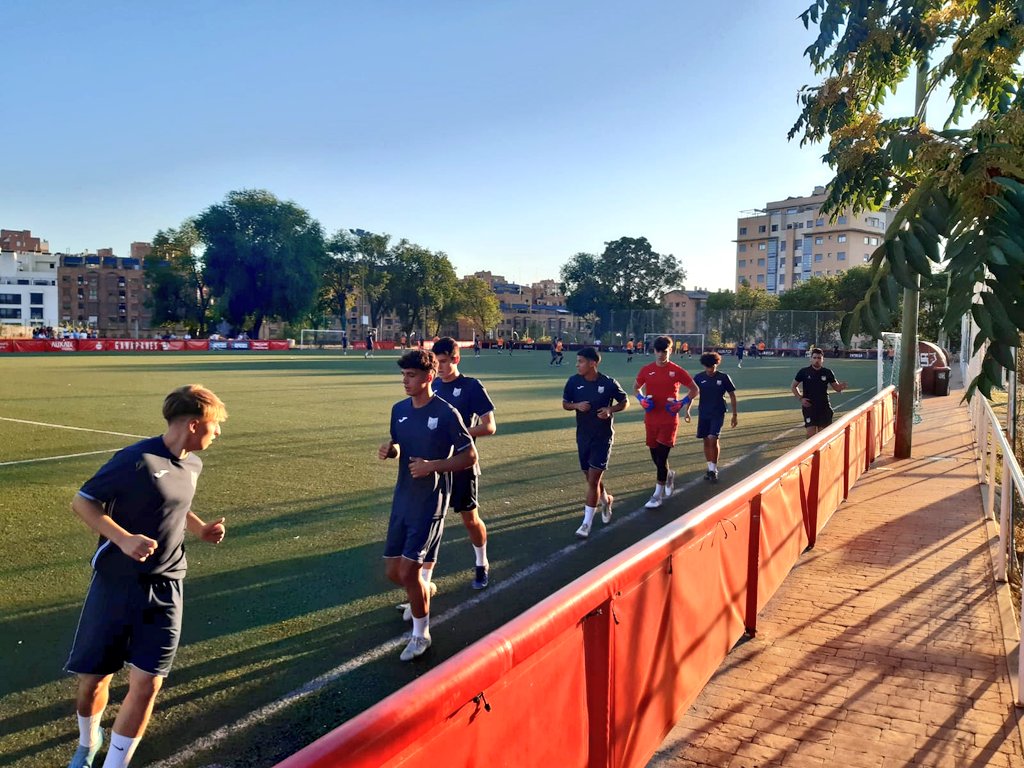 CanteraCdaNaval's tweet photo. 📸El Juvenil A de Carlos Fernández disputó ayer su primer amistoso de la Pretemporada contra el Juvenil B de la @UnionAdarve. 

El resultado fue 0-6 a favor nuestro. Buenas sensaciones 💪🏻

#CanteraCDA https://t.co/r9pEdUkgGm