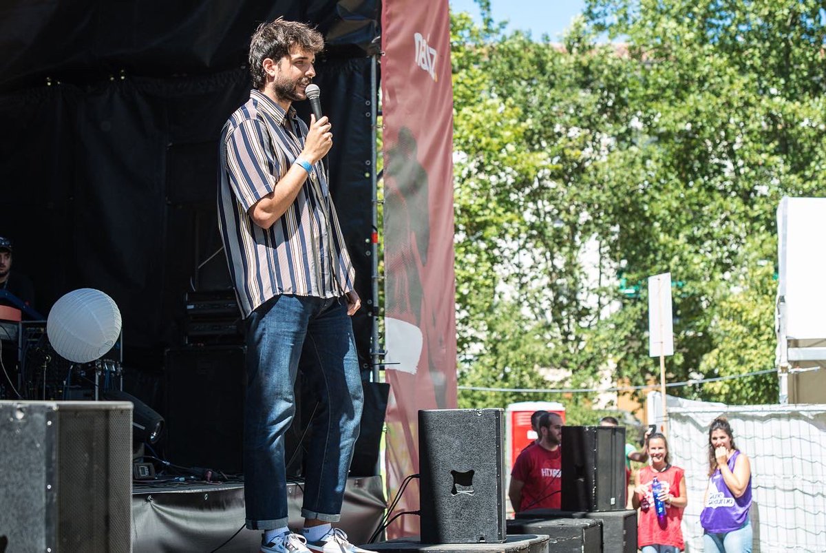 Hatortxurock's tweet photo. #HTX26 📸 Argazki bilduma
🎶 @antton_telleria
.
.
.
#hatortxu #anttontelleria #elektrotxaranga #auzolana #elkartasuna #hatortxurock #musikajaialdia #jaialdia #denaketxera #zeruahelmuga #etxera https://t.co/EVYLqSke9n