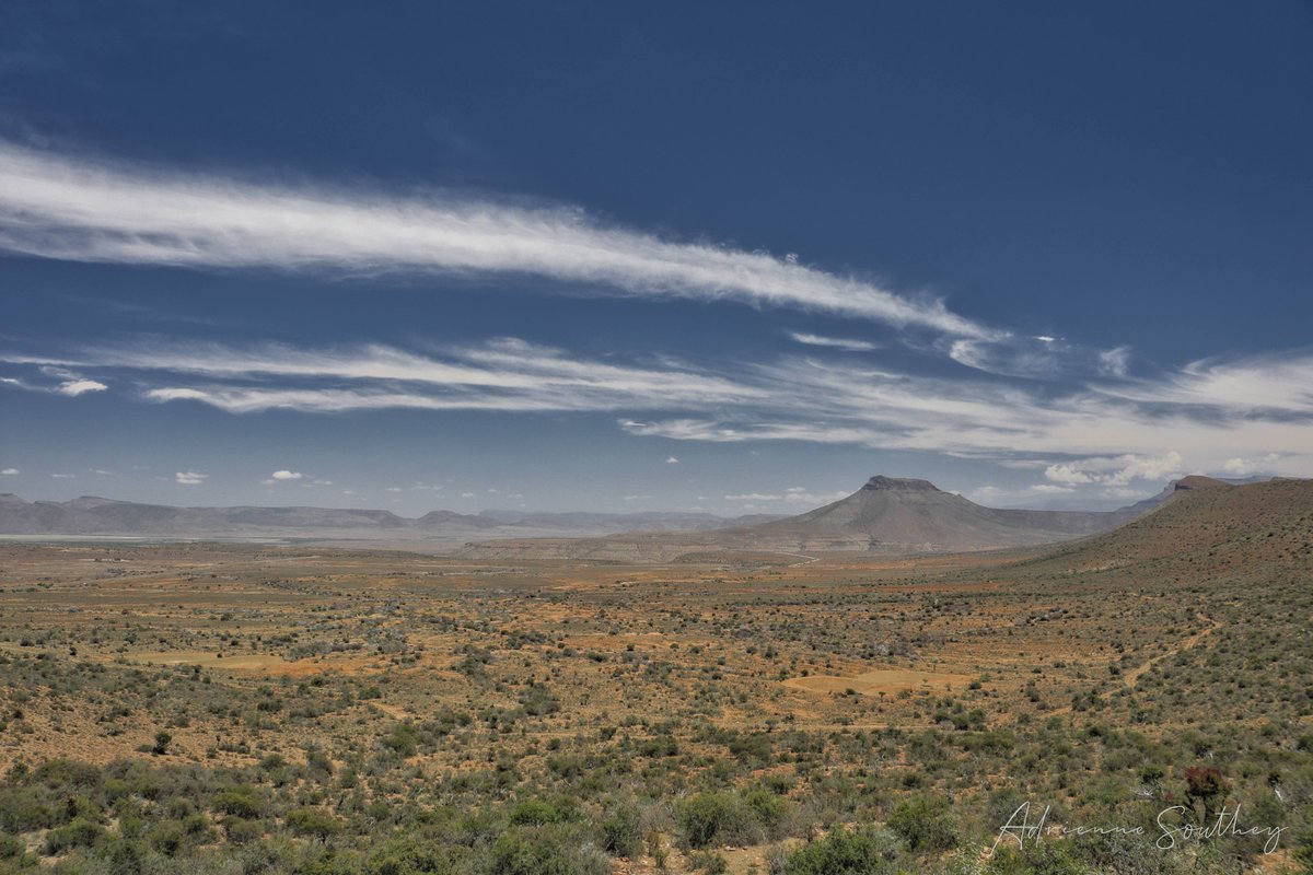 #BigSkyKaroo at its finest over the Valley of Desolation at <a href="/SANParksCNP/">SANParks Camdeboo</a> &amp; <a href="/SANParks/">SANParks</a> Week is back! 11 - 16 September 2022. Book your #GraaffReinet accommodation to explore our beautiful national park at your leisure. 
#SANationalParksWeek
Find out more:  sanparks.org/about/events/p…