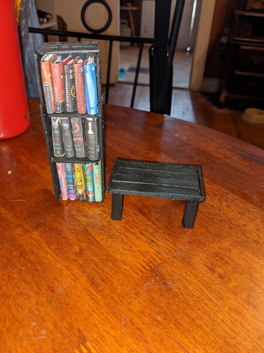 paige_hdz's tweet image. Working on mini crafts!! It&apos;s so much fun!! Slowly getting better but my arthritis is not happy 😅 #miniatures #miniaturecrafts #miniaturebookshelf #miniaturebooks #miniaturetable