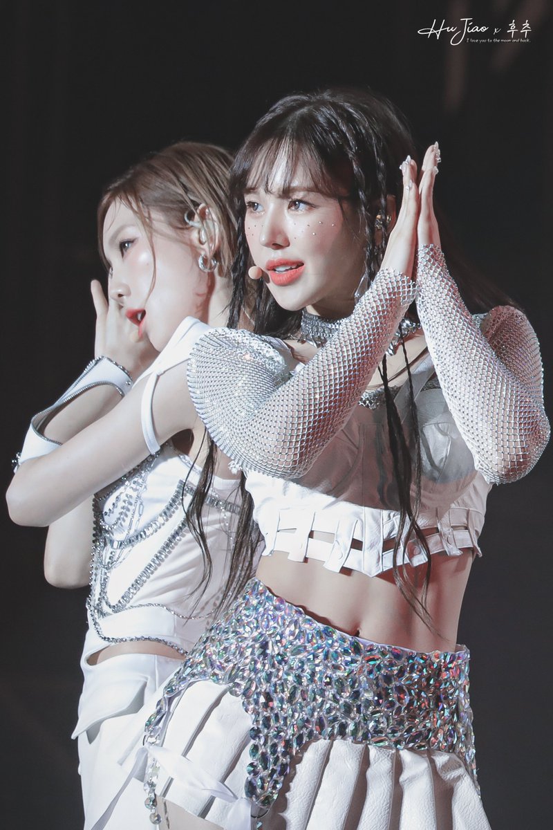 HuJiao_1009's tweet photo. 220820 SMTOWN #웬디 #WENDY #TAEYEON #태연

🎤 🧚‍♀️ 🐺 https://t.co/ZpIoke13Xs