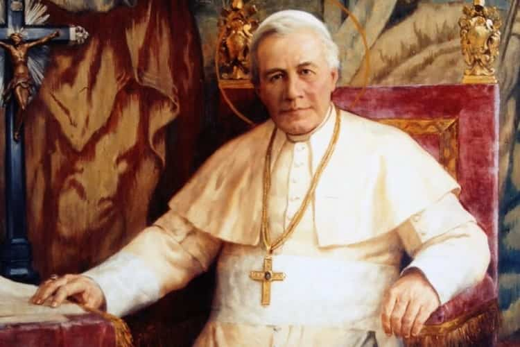 Thewarning9's tweet photo. “If there were one million families praying the Rosary every day, the entire world would be saved.”

Saint Pope Pius X https://t.co/Uqq6I15r8n