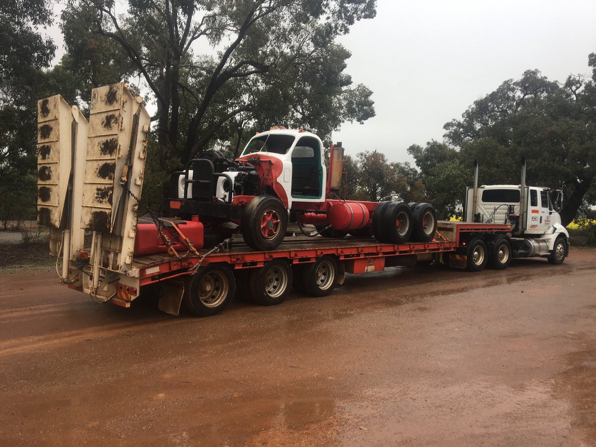 Our Gordon has moved a few heritage Machines this past week
This one is a 1964 Mack B61
😀