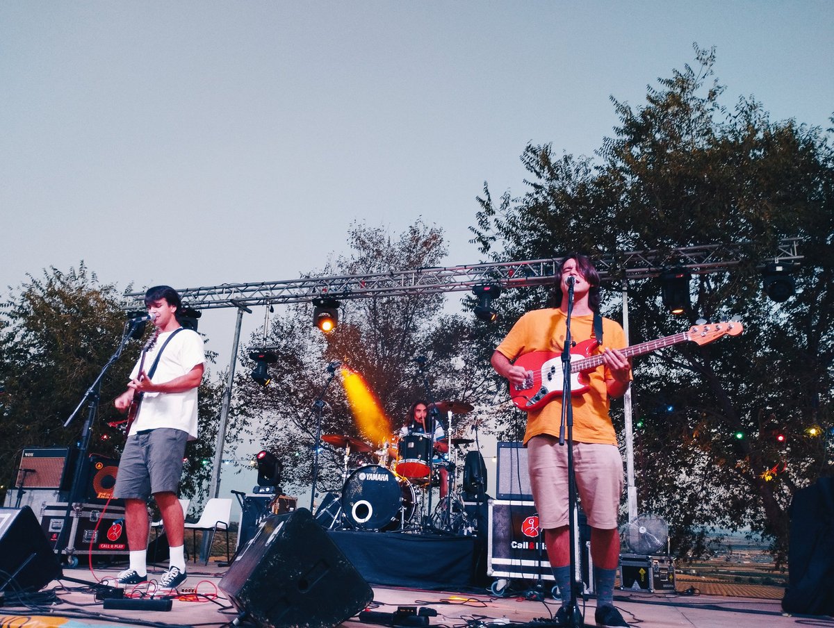 Fantasías al atardecer en la estepa castellano-manchega. Con la mejor banda sonora ✨✨✨

Segunda y última jornada de Onion Music Fest o como hacer una oda al amor por la música 🧡🧡🧡 enhorabuena

En las fotos 📷 <a href="/somosborneo/">BORNEO</a> <a href="/PennyNecklace/">PENNNY</a> <a href="/VeraFauna/">Vera Fauna</a> y <a href="/NadiePatin/">nadie_patin</a>