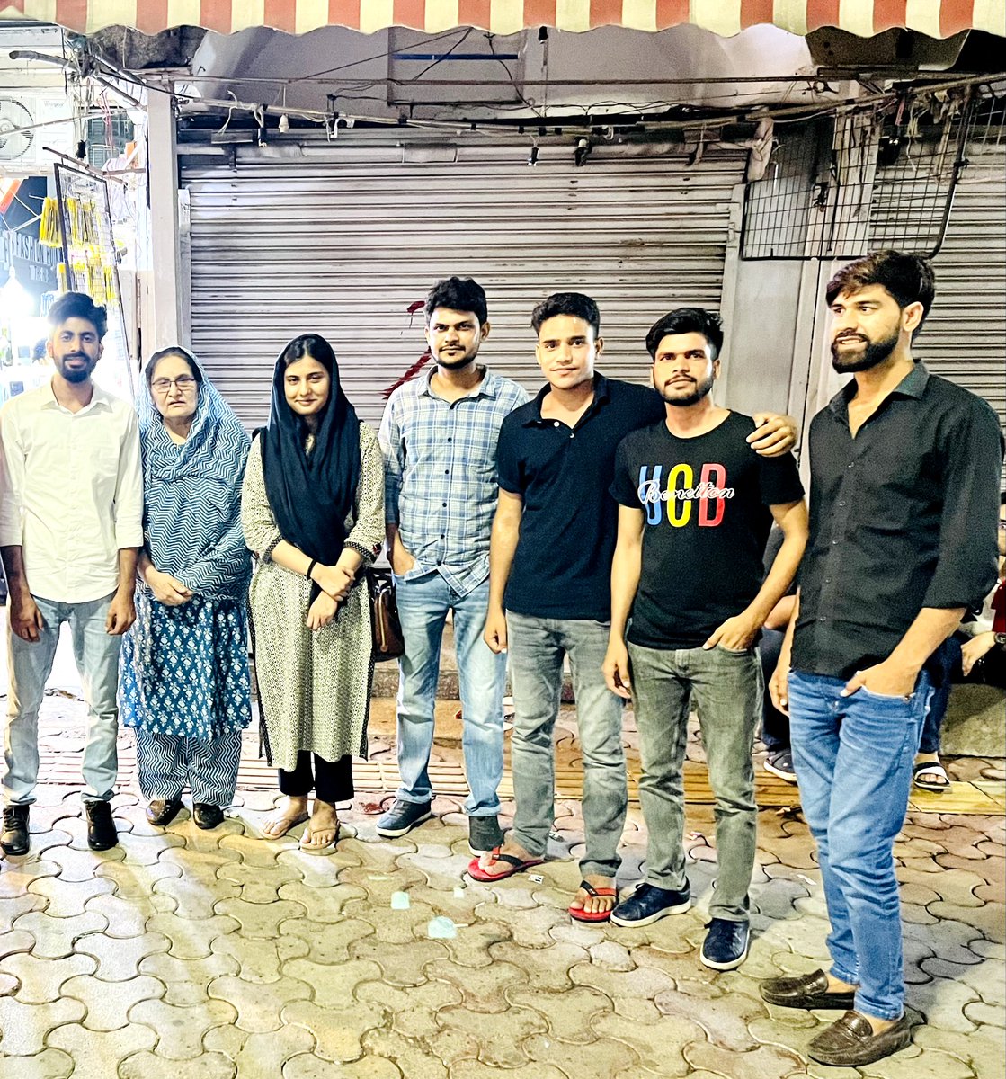 Azharuddinjamia's tweet photo. समाजवादी पार्टी के राष्ट्रीय भावी सासंद कैराना  बहन इकरा हसन जी ओर साथ में उनकी मां पूर्व सांसद चौधरी तबस्सुम हसन के साथ एक शानदार मुलाकात। इकरा बहन के मेवात के लिए बहुत पाक ख्याल हैं। अल्लाह बहन को खूब तरक्की बख्से।
@Iqra_Munawwar_ https://t.co/WLTgYKELHv