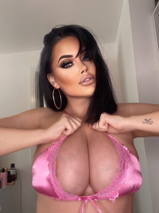 Lurking fees are due!! Time to tip your favourite big-boobed brunette!! ❤️&zwj;🔥 &pound;Goddessgreen22 #cashapp<a href="/tag/findom"class="tags"><span>#findom</span></a><a href="/tag/paypig"class="tags"><span>#paypig</span></a><a href="/tag/cashapp"class="tags"><span>#cashapp</span></a><a href="/tag/bigboobfanatic"class="tags"><span>#bigboobfanatic</span></a><a href="/tag/god"class="tags"><span>#god</span></a>