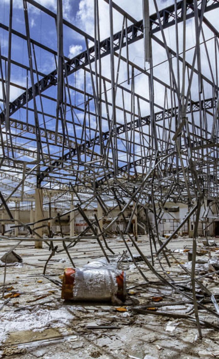 AmericoDeGrazia's tweet photo. #GuayanaExpropiada un #21Agosto2010 anuncian que Friosa, Koma, La Fuente, la red distribuidora de alimentos más grande del oriente venezolano, continuaría “ocupada”. Vulgar expropiación fáctica de una corporación #Guayanesa; hoy convertida en despojo y chatarra. @GuayanaLibre21 https://t.co/ZleA80XB1M