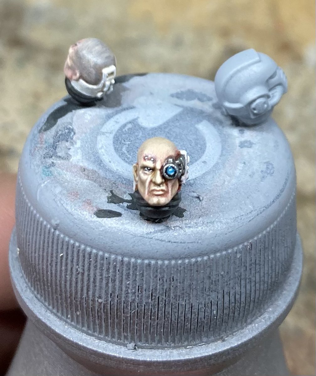 I swear these marine faces are getting smaller as I get older... Figured I'd make a start on a Kill Team thanks to the free rules. #WarhammerCommunity