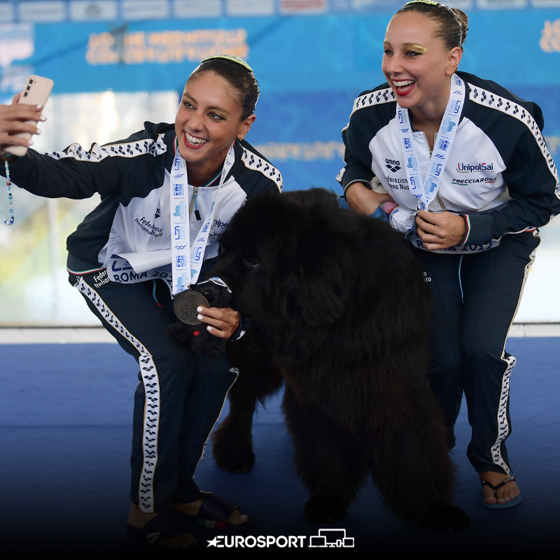 Eurosport_IT's tweet photo. Abbiamo parlato delle mascotte di Roma? 🐶💙

#Nuoto | #Roma2022 | #LENRoma2022 | #Roma | #Ostia https://t.co/1bczbnXOCT