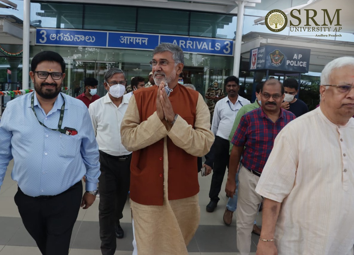 SRMUAP's tweet photo. Gladly receiving Shri Kailash Satyarthi at #Vijayawada International #Airport!!  SRM-AP is all decked up to roll out a red carpet #welcome to the Nobel Laureate at the #university #campus.
#ShriKailashSatyarthi #SRMAP #SRMUAP https://t.co/UdTzrep9e5