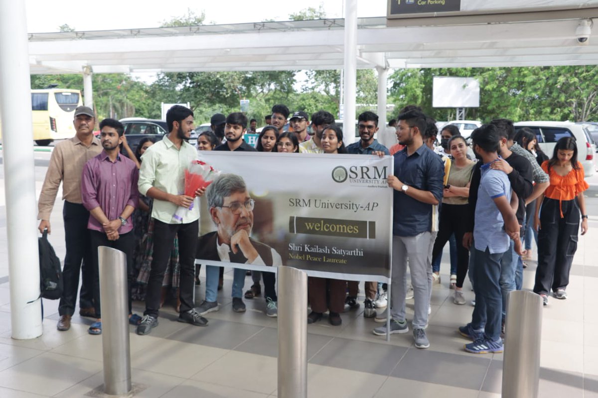 SRMUAP's tweet photo. Gladly receiving Shri Kailash Satyarthi at #Vijayawada International #Airport!!  SRM-AP is all decked up to roll out a red carpet #welcome to the Nobel Laureate at the #university #campus.
#ShriKailashSatyarthi #SRMAP #SRMUAP https://t.co/UdTzrep9e5