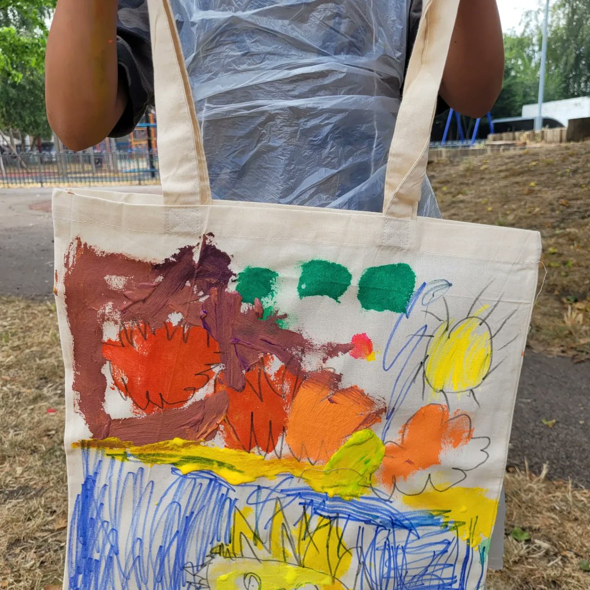 HeartInArt_UK's tweet photo. Some of the beautiful tote bags created by the kids at the Milkwood Road adventure Park. 
.
.
#kidsloveart #creativeworkshops
#creativebusinesses #communityartworkshops https://t.co/4lXzVbmGDy