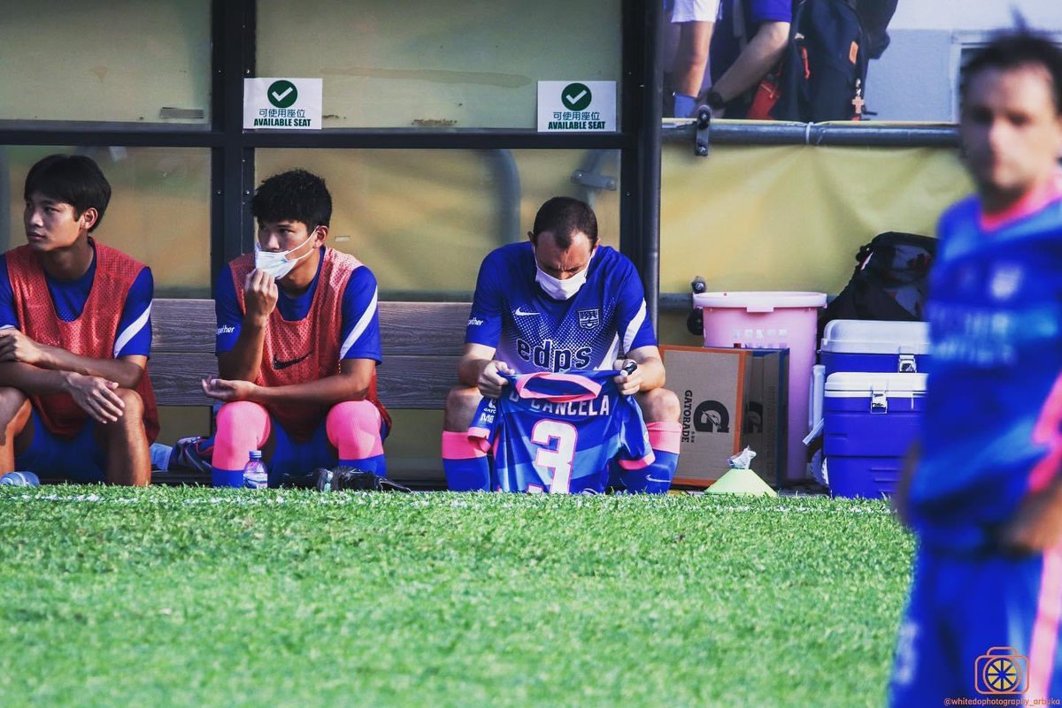 The picture is too emotional for me… <a href="/danicancela3/">Dani Cancela</a> is the first wave of Spanish evolution of Kitchee. He witnessed the rise of Kitchee. From training in Shek Kip Mei Park to owning a training centre. Now he has said his goodbye to Kitchee and Hong Kong. 😢
Credit: Ultra_bluewave