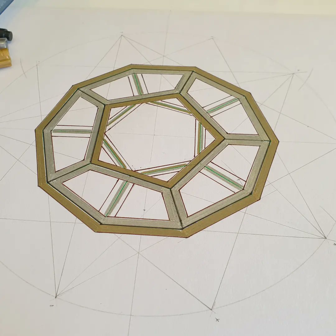 NEscuVila's tweet photo. Going 3D with @c0mplexnumber in the #GoldenGeometryCG course!! Loved it!! Useful tips, clear explanations and maths!! What's not to love? https://t.co/u7S2thqvn3