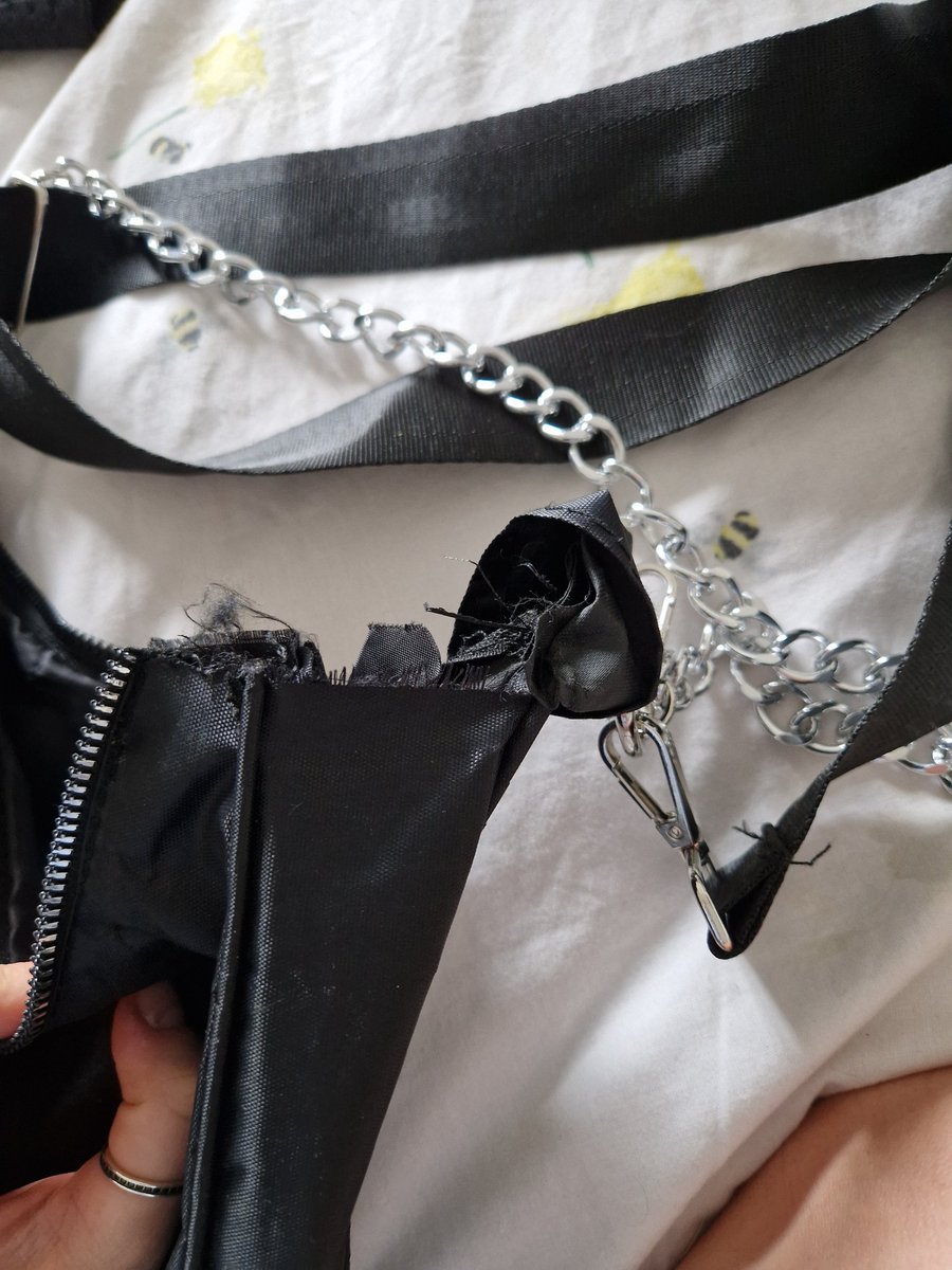 shendren1's tweet photo. @boohoo i used this bag for literally a couple of hours and its completely fallen apart?? https://t.co/WmbhzrkrHd