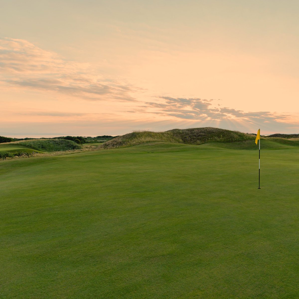 BurnhamBerrow's tweet photo. Beautiful hues and wonderful views 🌅✨

#golfcoursesunset #golfcoursephotography #golfcourselife #golfisbeautiful #linksgolf #top100golfcourses #golfcoursedesign #burnhamonsea #somersetlife https://t.co/rugBYX3bFg