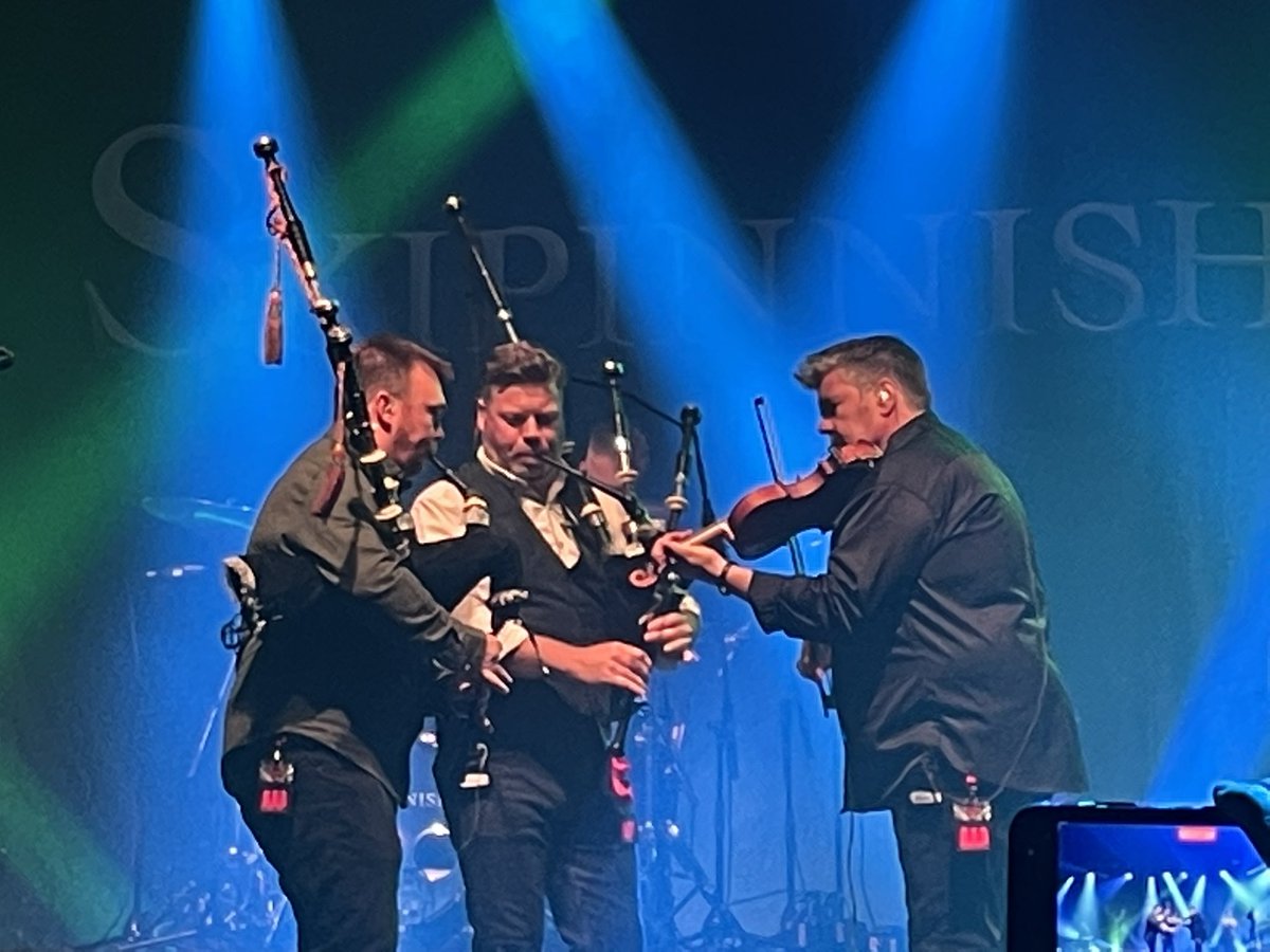 RaeburnMrs's tweet photo. Amazing night @Skipinnish What a show! #walkingonthewaves https://t.co/cEXTsZssZD