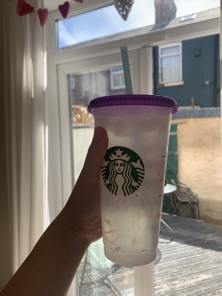 rdw_x's tweet photo. @StarbucksUK hi Starbucks, a friend told me my cup is supposed to change colour, but mine always looks like this, even with a whole tray of ice. Is it faulty? https://t.co/EWnQIPPxWu
