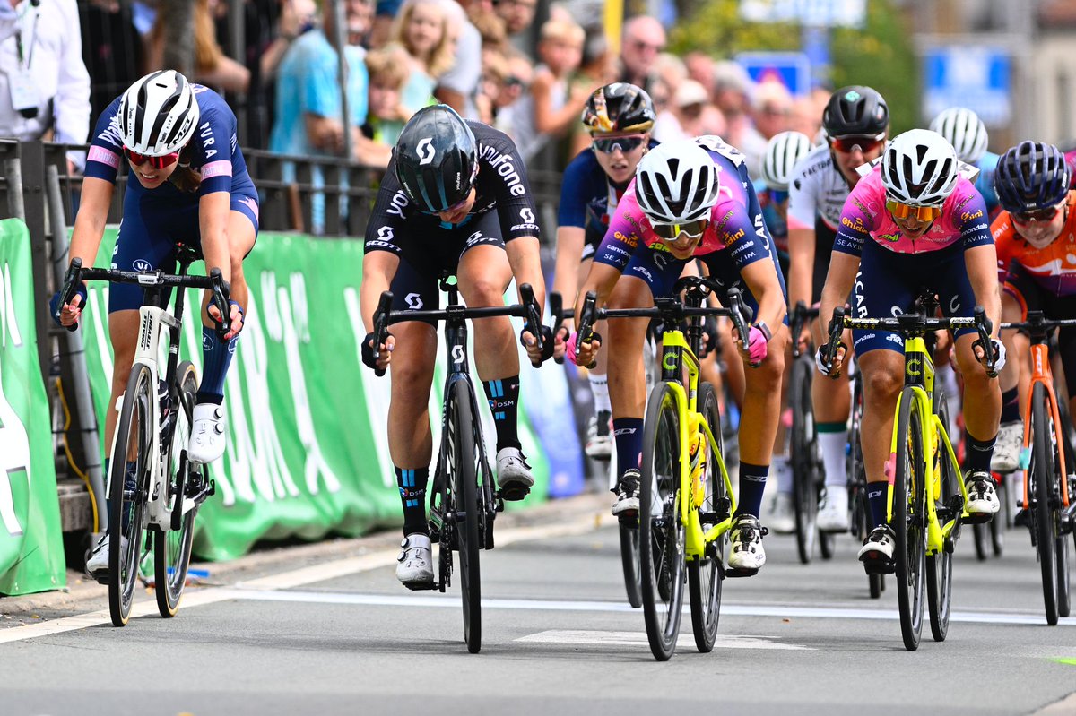 Schaal_Sels's tweet photo. Sprint op de Bredabaan in Merksem (#MerXemClassic)
(© @Gregory_VG)
1. @ele_gaspa
2. @JastrabMegan
3. @silvia_persico https://t.co/AsRww0Z8gN