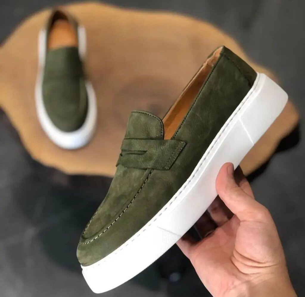DjMaphorisa's tweet photo. Can anyone help me find the guy who made these shoes please 

number or his handle something please or tag him https://t.co/97SiQFWy9m