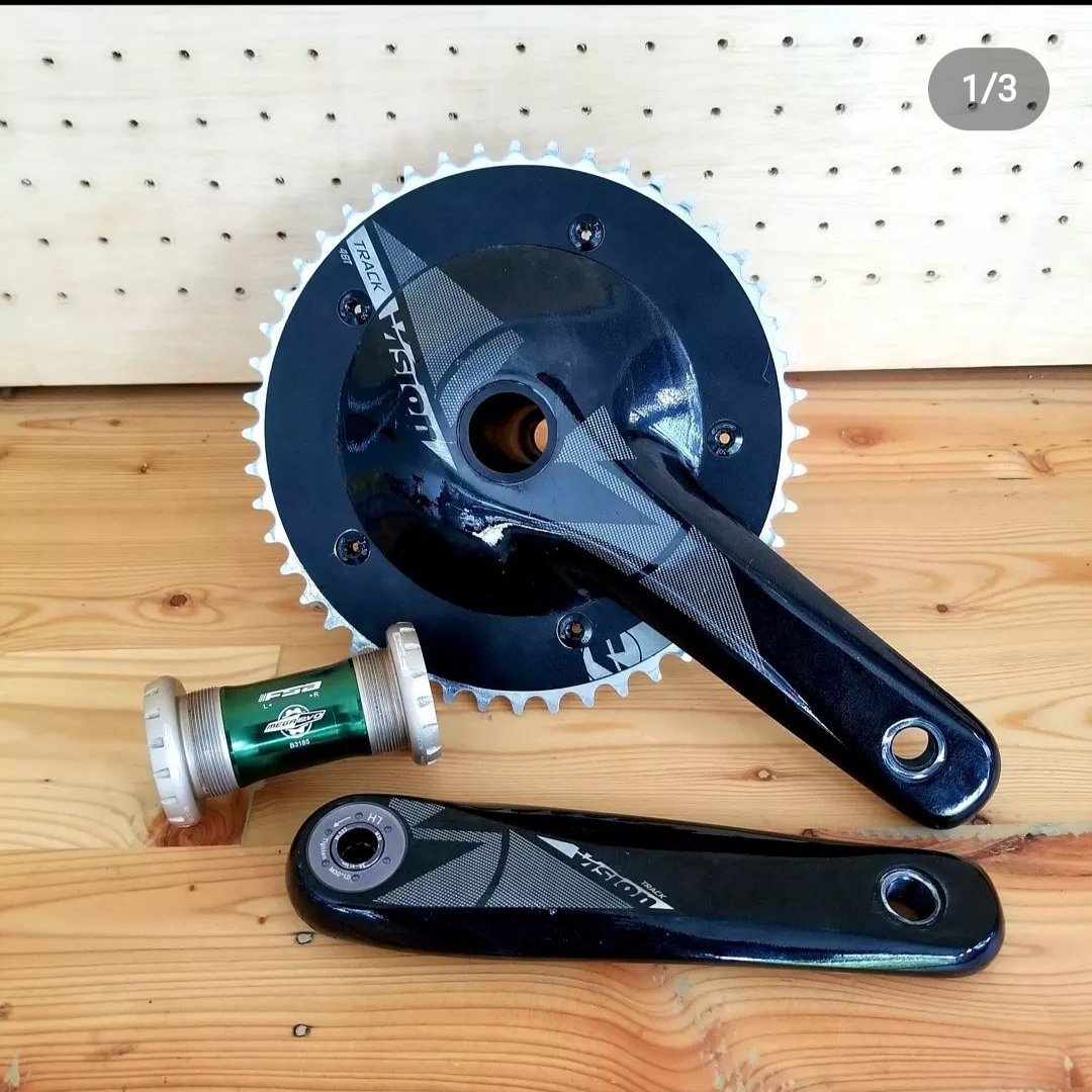 RyshakaP's tweet photo. Wts crank vision track panjang 165 bcd 144 chanring 48T kondisi mulus  siap kirim" 4.5 nego #fnfjb @FnFjb @Cuan_fixedgear @esacreza @fix_fixed @fixieaks @trackcyclery @AlcatrazTrack https://t.co/ZYiHcHIHkF