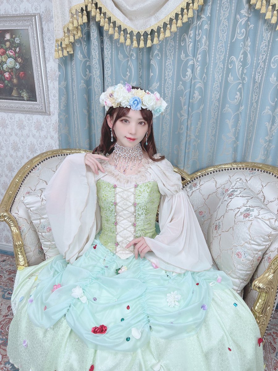 HT_SewingSchool's tweet photo. 💎宝石姫ドレス💎

完成です♡

ブラウスは深澤翠先生の生誕祭ドレスのものですが、その他のパーツは全て本日の授業で制作しました♡ https://t.co/o0EmfTybRg