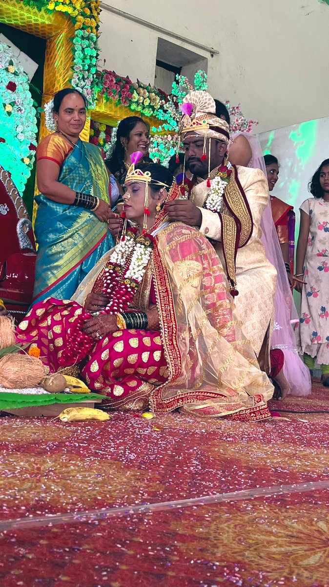 नांदा सौख्यभरे <a href="/iRavi_Inamdar/">Rav!ndra !namdar</a> 🎉👩‍❤️‍👨