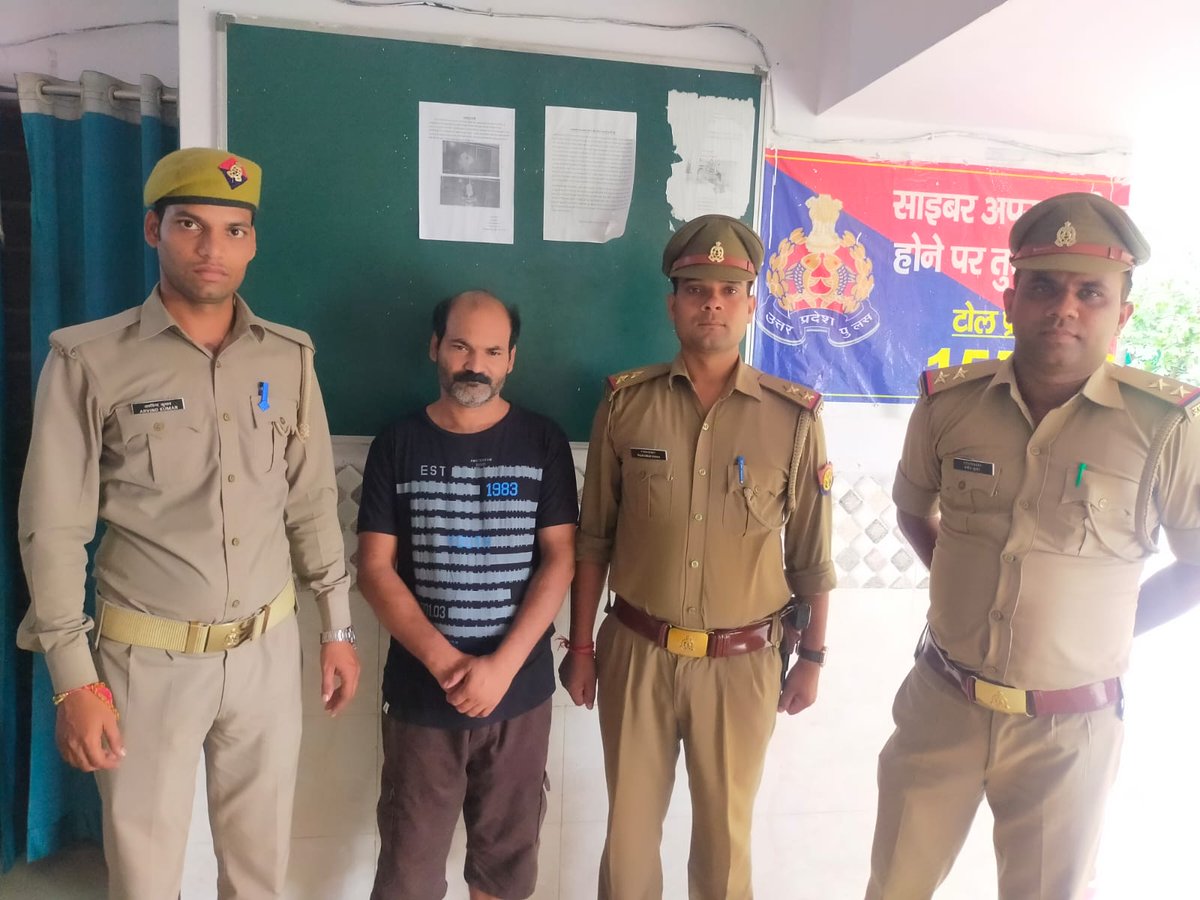 #Goodwork 
थाना महाराजपुर - #kanpurouterpolice द्वारा मु0अ0सं0- 299/2022 में वांछित अभियुक्त अनुपम शुक्ला पुत्र राजकुमार शुक्ला नि0 ग्राम रहनस थाना महाराजपुर कानपुर नगर उम्र करीब 40 वर्ष को गिरफ्तार कर अग्रिम विधिक कार्यवाही अमल में लायी जा रही है।