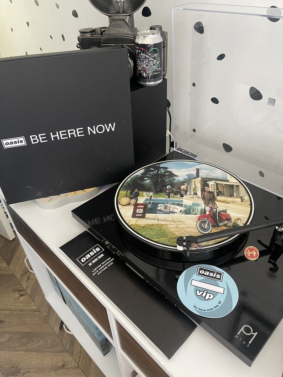 leetaylor7905's tweet photo. @oasis #BeHereNow25 #25thanniversary what an album remember getting to virgin in Liverpool at 9 to get this absolute banger #oasis #picturediscvinyl #21aug97 https://t.co/LKJlEwdISv
