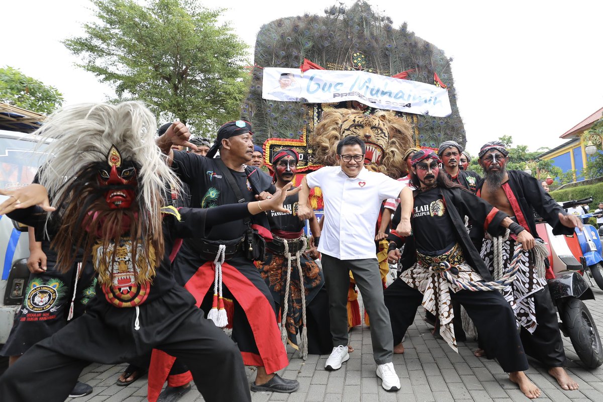 Seniman dan budayawan harus mendapat perhatian serius dari APBN kita, mereka telah barbakti dan berbuat banyak untuk negeri.

#gusmuhaiminfestival #gusmuhaimin #klatenbersinar #GusMuhaiminFestKlaten