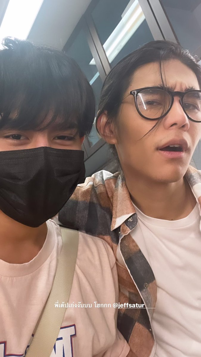 Katrina0674Bny's tweet image. У Джеффа сегодня  последний его день  в роли Дэна ..
Актеры из каста КП пришли посмотреть и поддержать Джеффа в его спектакле «БЛИЖЕ»,🥰
#CloserbyLiFE #Saturdayss #lifecreator #jeffsatur #BarcodeTin #KimPorchay #JeffBarcode