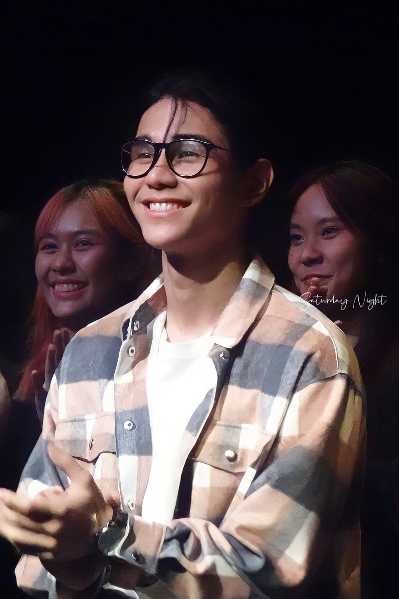 Katrina0674Bny's tweet image. У Джеффа сегодня  последний его день  в роли Дэна ..
Актеры из каста КП пришли посмотреть и поддержать Джеффа в его спектакле «БЛИЖЕ»,🥰
#CloserbyLiFE #Saturdayss #lifecreator #jeffsatur #BarcodeTin #KimPorchay #JeffBarcode